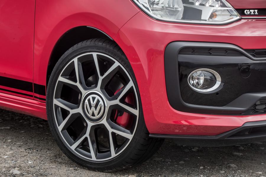 Детали экстерьера Volkswagen up! GTI 2018 года  (UK) (фото 15 из 36)